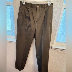 Nautica Rigger Classic Fit  Brown/Tan Khaki Pleated Front 2 Side Pockets 33Wx34L